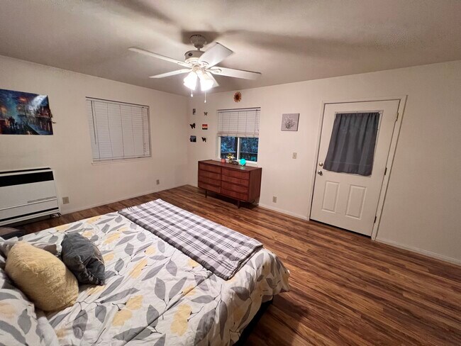 Building Photo - 21896 Fallview Dr