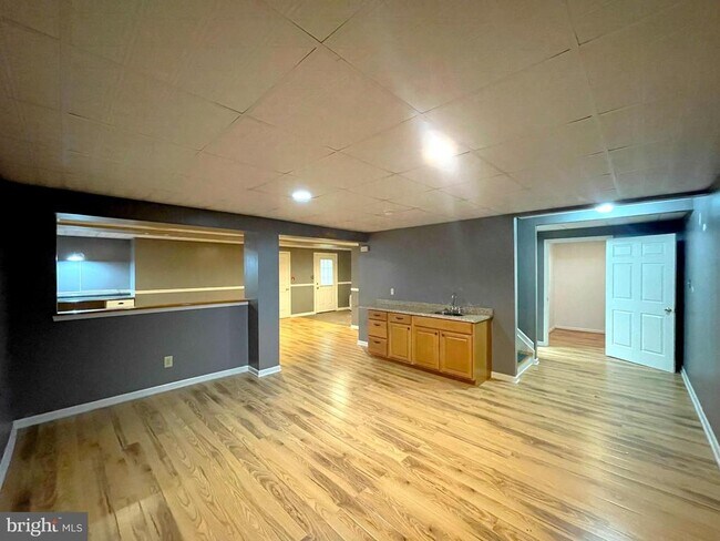 Building Photo - 20871 Freedom Run Dr