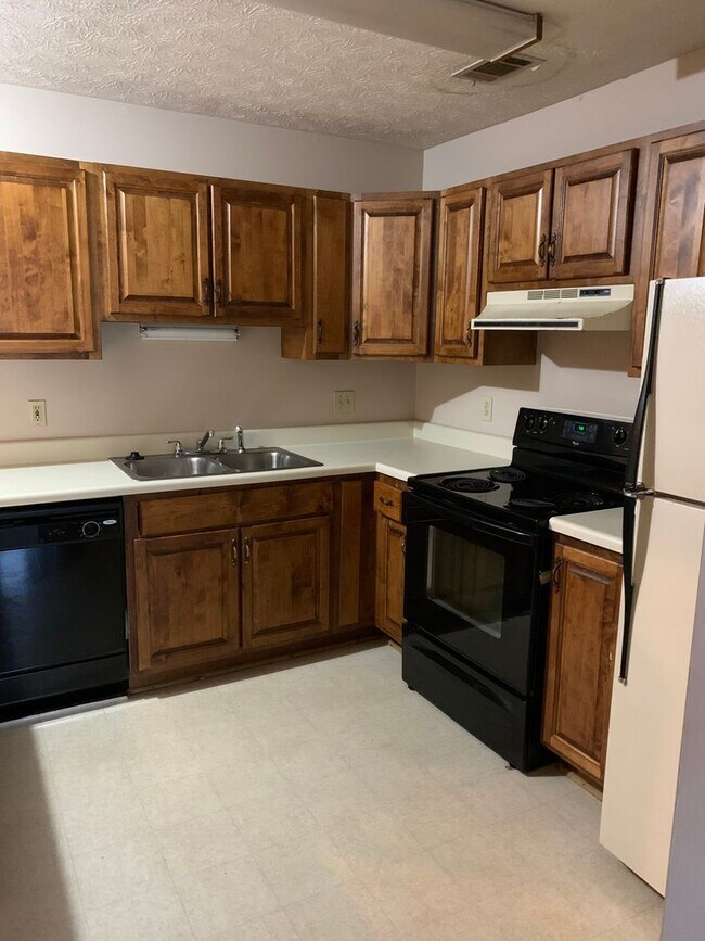 Building Photo - 100 4th Ave