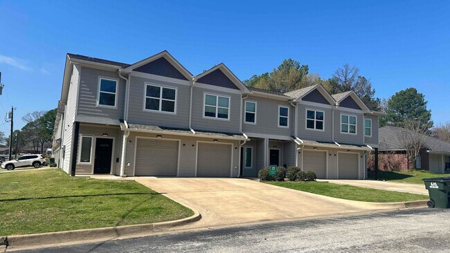 Building Photo - 16078 Echo Glen Dr