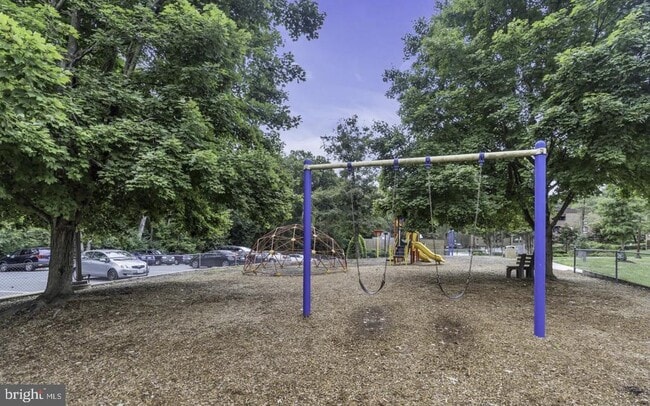 Building Photo - 11232 Chestnut Grove Square