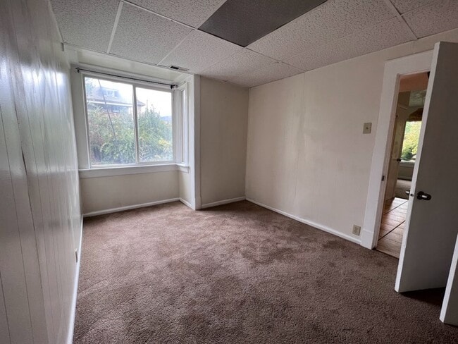 Building Photo - 867 Browning Ave