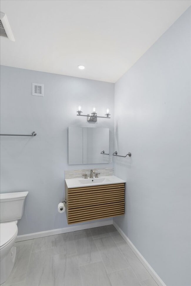 Building Photo - 532 Fleming St