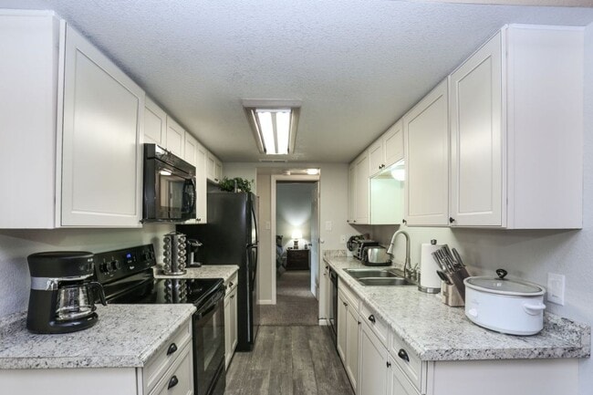 Building Photo - 2 bed, 2 bath in Breckenridge! Winter seas...