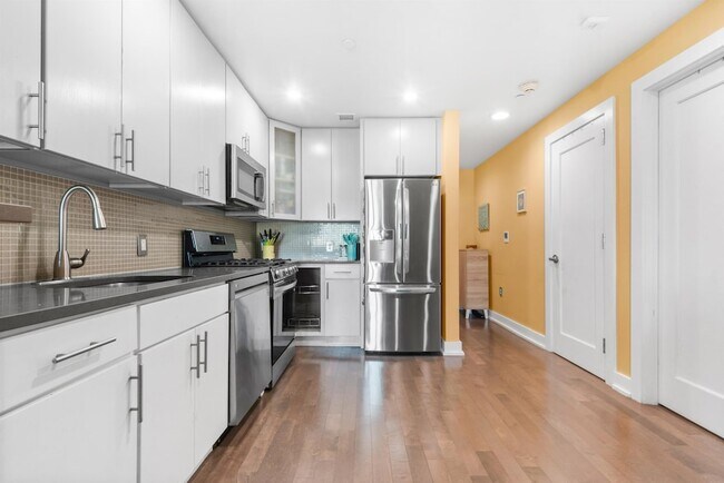 Building Photo - 3312 Hudson Ave