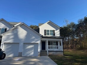 Building Photo - Lux Three Bedroom Townhouse in Sherrills Ford