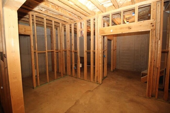 Building Photo - Brookside Crossing!