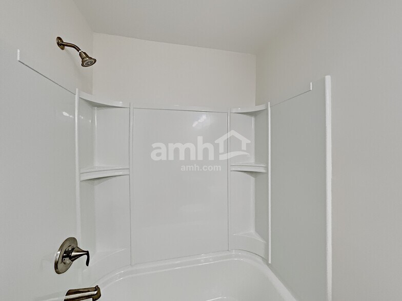Building Photo - 4500 Tarpon Dr