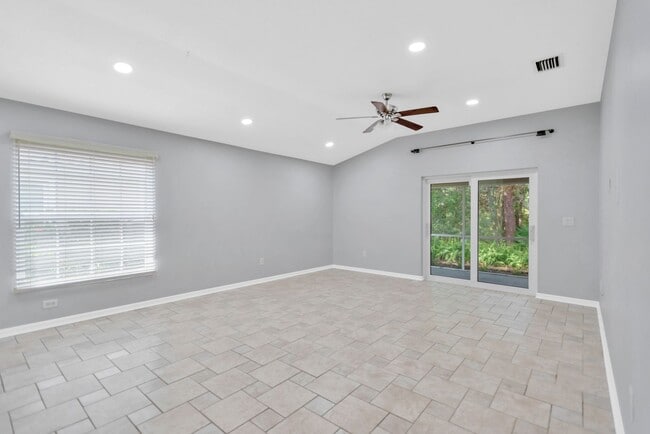 Building Photo - Zephyrhills Rental