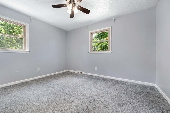 Building Photo - JC Rental Available. Prime location