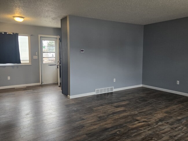 Building Photo - 807 Hutchinson Dr