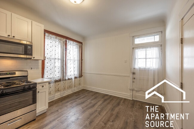 Building Photo - 2132 W Iowa St