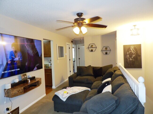 Building Photo - Spacious 3BR + Bonus Room in Inver Grove Heights – Attached Garage & Pet Friendly!