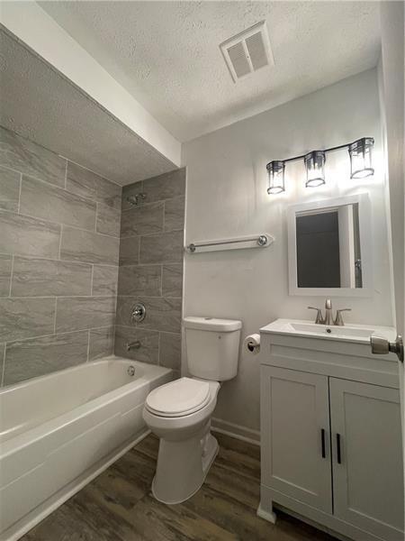 Building Photo - 662 Bellemeade Dr SW