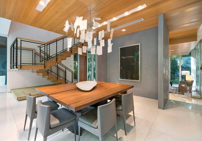 Building Photo - 3503 Banyan Cir