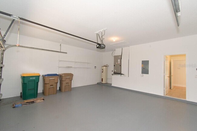 Building Photo - 1707 Golfview Dr