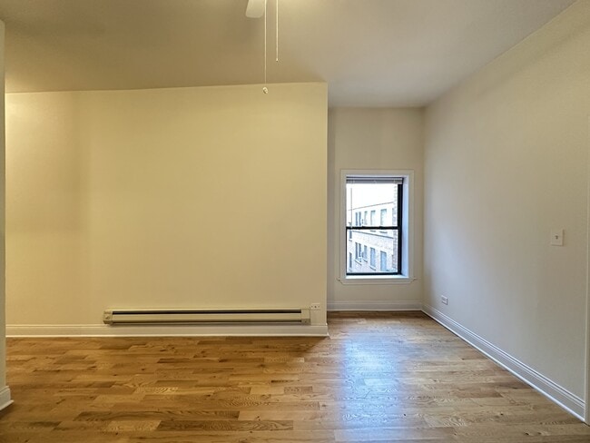 Building Photo - 824 W Cornelia Ave