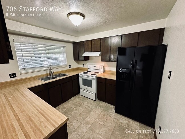 Building Photo - 706 Stafford Way