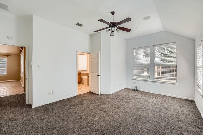 Building Photo - 1402 Weatherford Dr