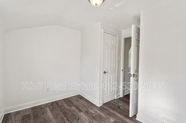 Building Photo - 1344 Fallowfield Ave