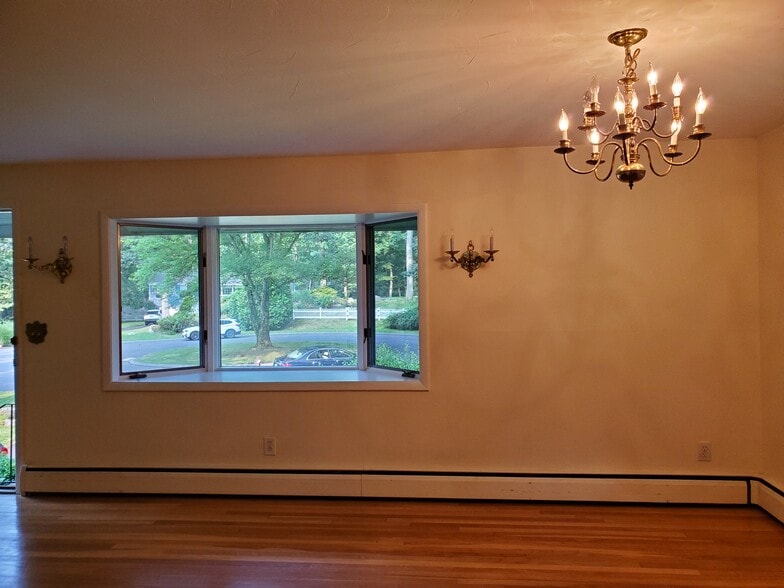 Desirable Street-End Quiet Cul-de-sac w - 43 Arnold Ln