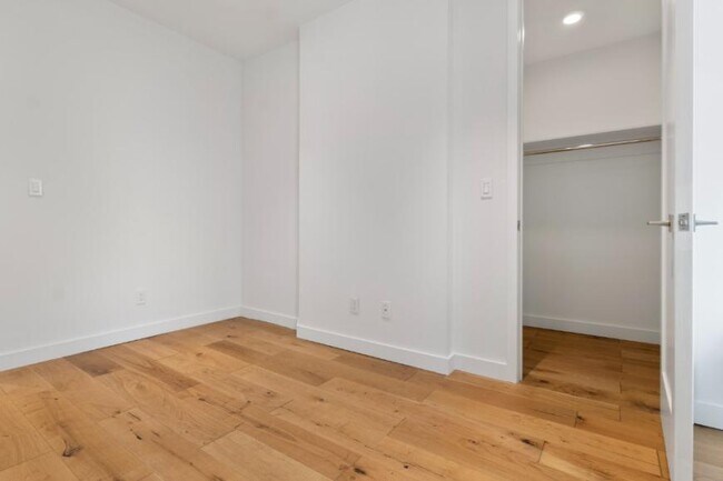 Building Photo - 2 bedroom in New York NY 10011