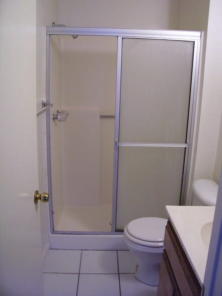 Master Bathroom - 29071 Avenida de las Flores