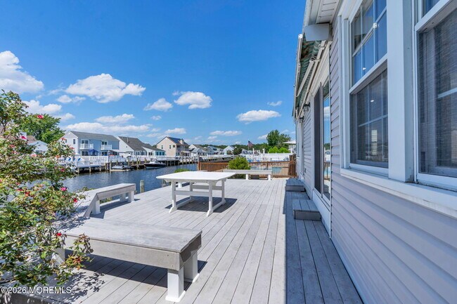 Building Photo - 90 Spinnaker Ct