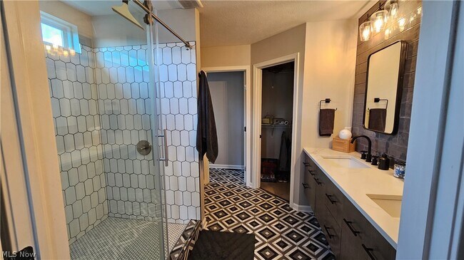 Building Photo - 9337 Ellis Way