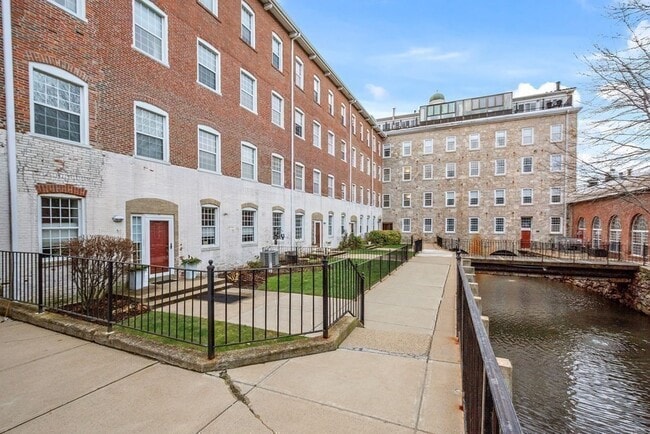 Building Photo - 7 S Stone Mill Dr