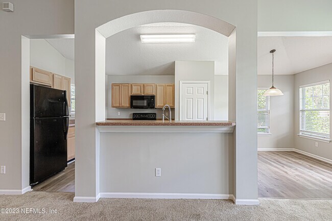 Building Photo - 2141 Stone Creek Dr
