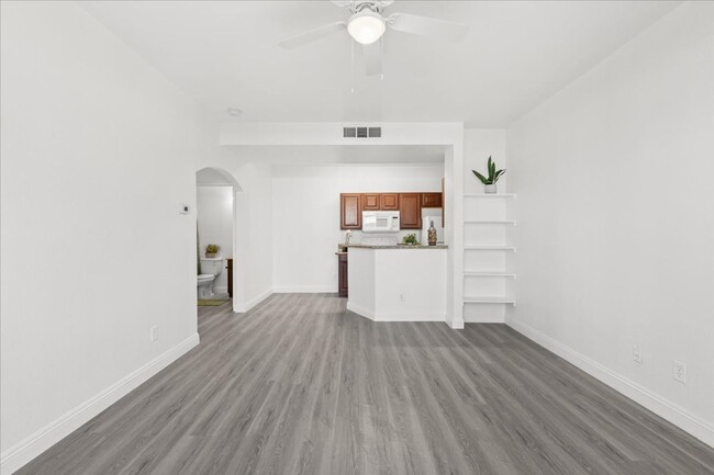 Building Photo - Stunning and Freshly Remodeled 1 Bedroom C...