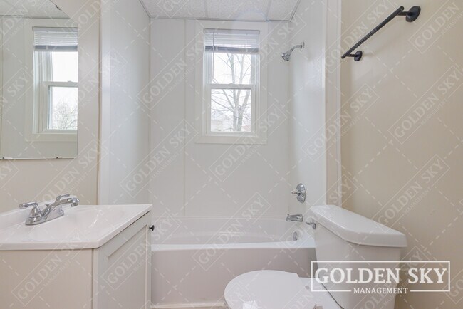 Building Photo - 219 E Willard St