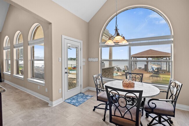 Building Photo - 14030 Shoreline Dr