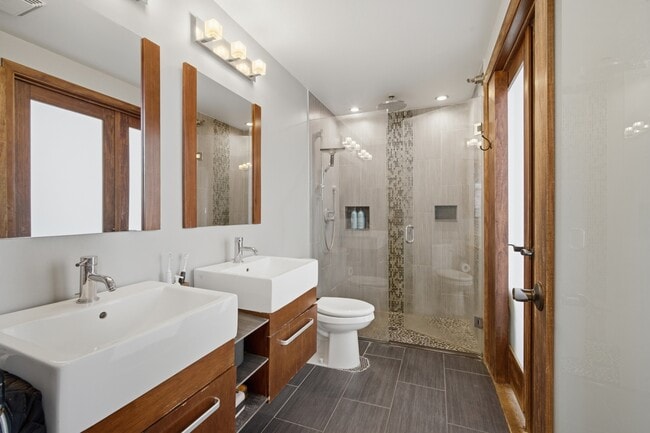 Building Photo - 417 S Jefferson St