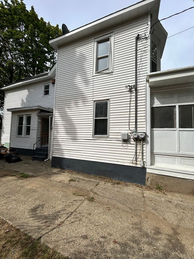 Building Photo - 659 Stuyvesant Ave