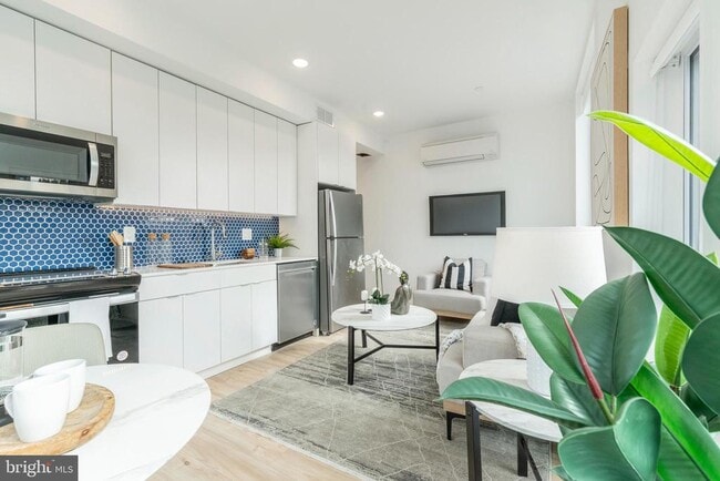 Building Photo - 1131-39 N Front St