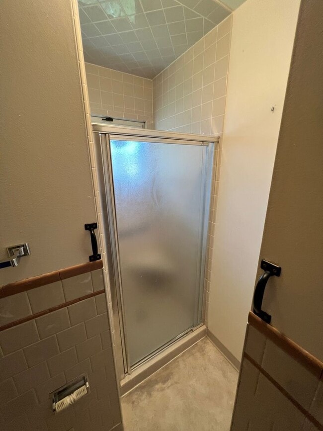 Building Photo - 429 E Pine St