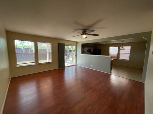 Building Photo - Spacious 3BR / 2.5BA Two-Story Home Near UTSA