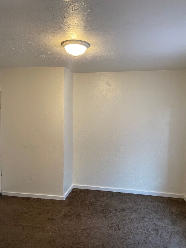 Building Photo - Cute house!