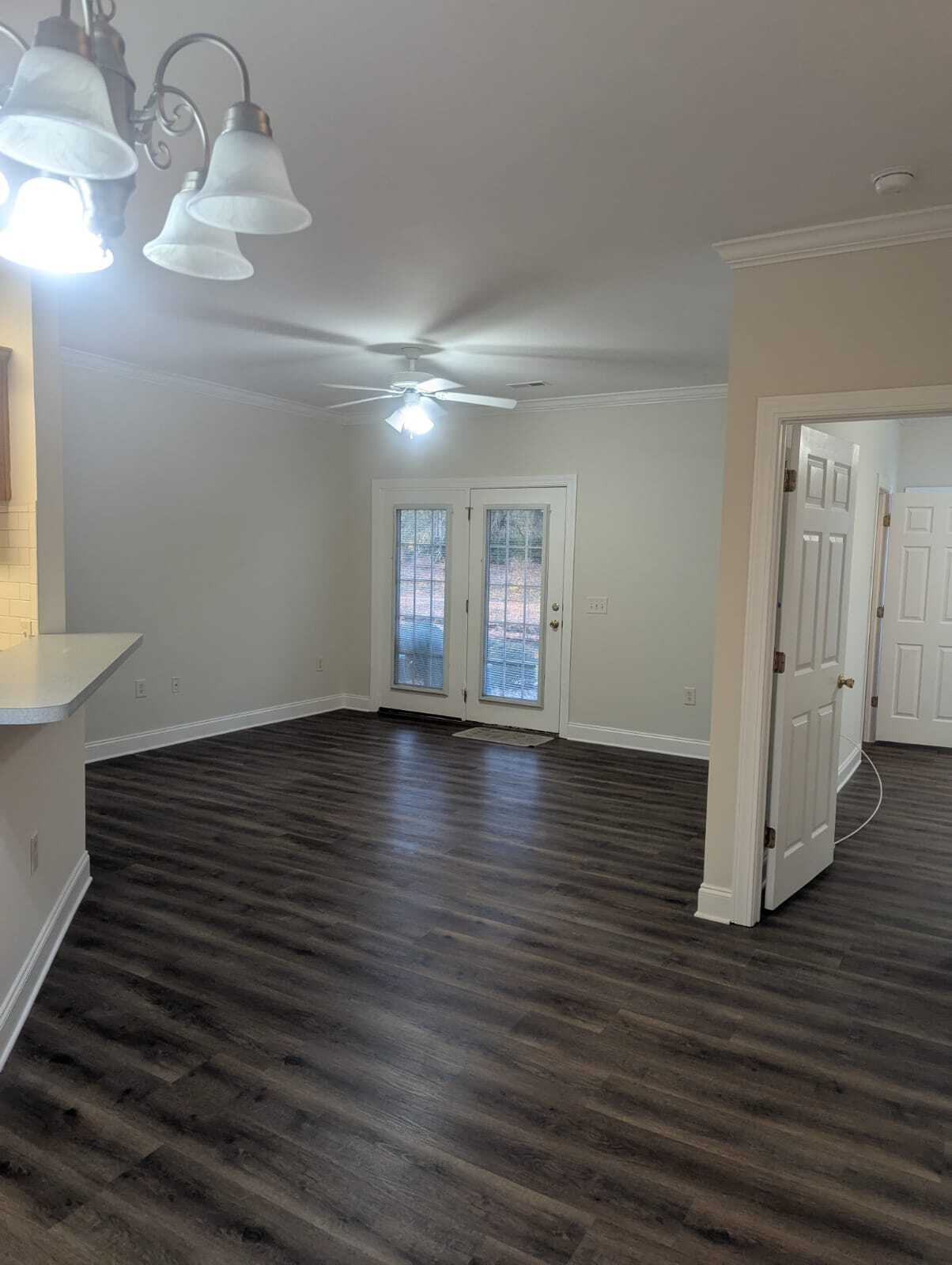 Building Photo - 2073 Silvercrest Dr