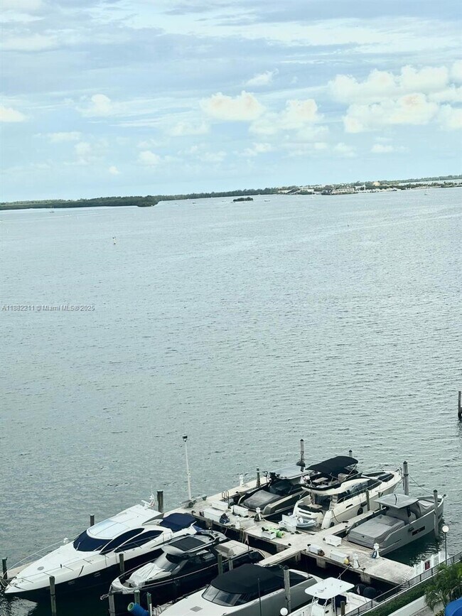 Building Photo - 801 Brickell Bay Dr