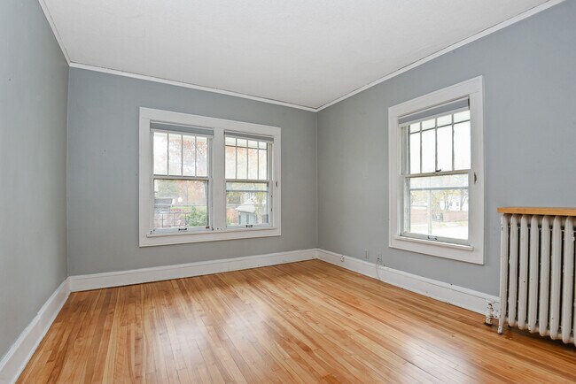 Building Photo - 3900 Sheridan Ave S