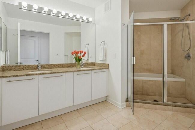 Building Photo - 420 E Waterside Dr