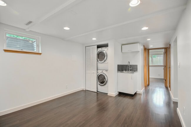 Building Photo - 4020 156th Ave SE