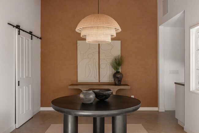 Building Photo - 276 E Granvia Valmonte