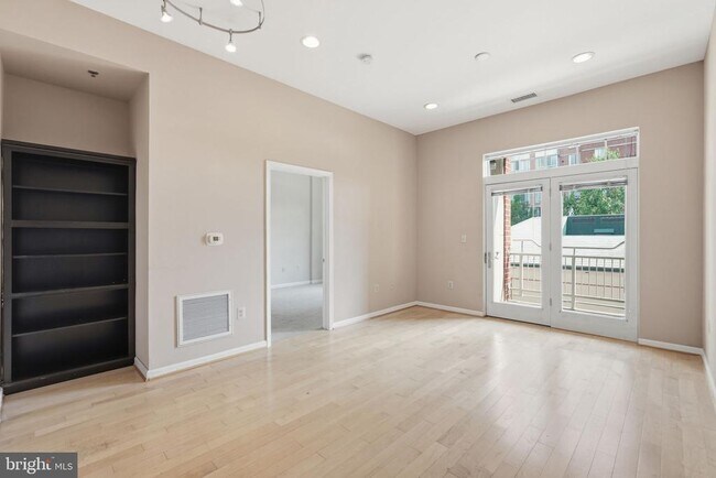 Building Photo - 309 Holland Ln