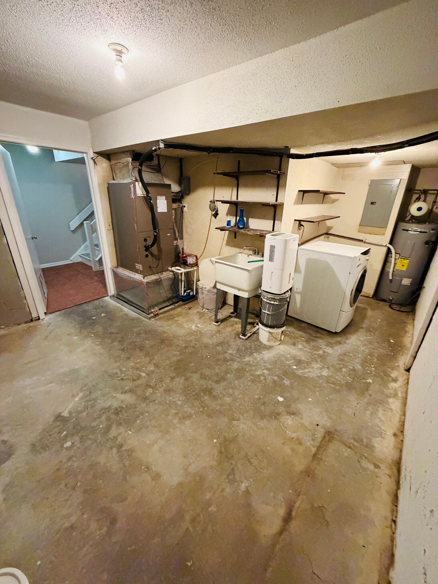 Building Photo - 5977 Dixon Dr