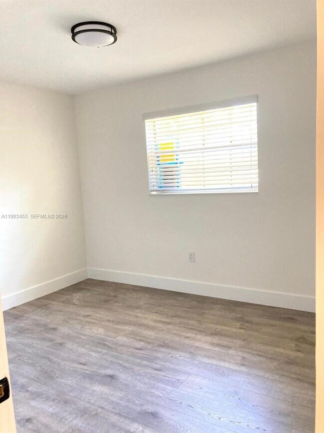 Building Photo - 1002 NE 119th St