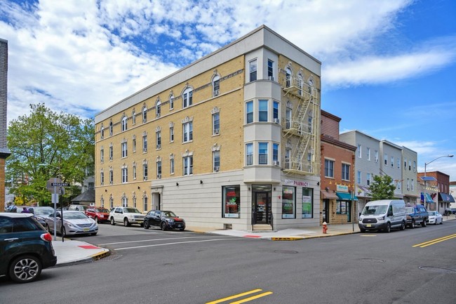 Building Photo - 265 Broadway